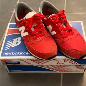 New balance red tennis shoes